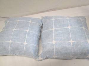 (2) decorative 18x18 near new thro...