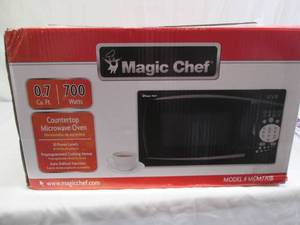New in box Magic Chef 0.7cu ft 700 ...