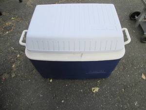 Rubbermaid 56Qt Cooler with carryin...