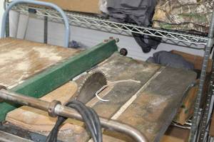 Delta electric table saw 40 L 35 W 38 H