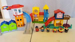FISHER PRICE LITTLE PEOPLE PLAYGROUND & AIRPORT WITH 4 PEOPLE 2 AIRPLANES