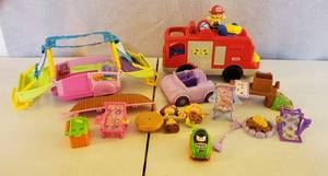 FISHER PRICE LITTLE PEOPLE FIRETRUCK & CAMPER WITH ACCESSORIES