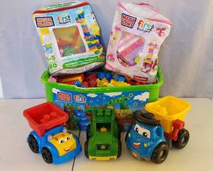 MEGA BLOCKS LOT LARGE BIN OF BLOCKS WITH JOHN DEERE TRUCK & DUMP TRUCK