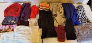 LOT OF WINTER 9 SCARVES 4 PAIRS OF GLOVES 2 HATS HEADBAND PORT ORLANDO CASHMERE CABLE KNIT
