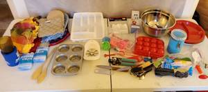 LOT OF KITCHEN EGG HOLDER SILVERWARE HOT PADS CUPS PLATES DISHES PANS SPOON REST ICE PACKS