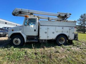 lot 1 image: Freightliner Bucket Truck  Boom truck 1995