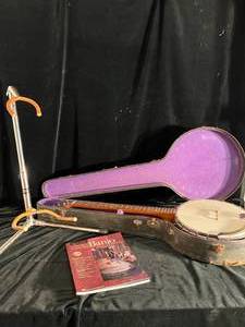 lot 1 image: Vintage Bacon Banjo, Stand and Book