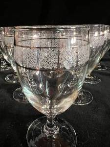 lot 11 image: Vintage Glass Stemware - Set of 10