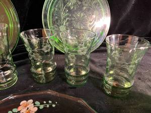 lot 14 image: Uranium Glassware Lot 3