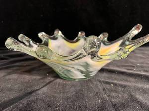 lot 32 image: Vintage Murano Glass Bowl