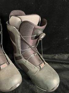 lot 66 image: New Flow Snowboard Boots