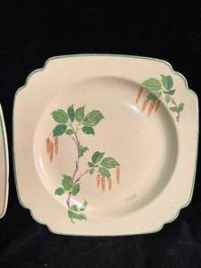lot 207 image: Vintage Wells Pair of Plates with Leaf Pattern and Green Border