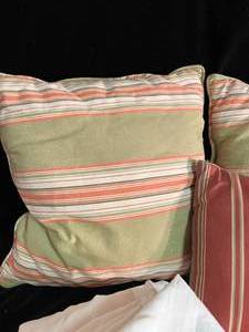 lot 200 image: 3 Accent Pillows with King Size Bedsheet Set