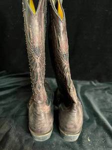 lot 185 image: Cavenders Womens Cowboy Boots
