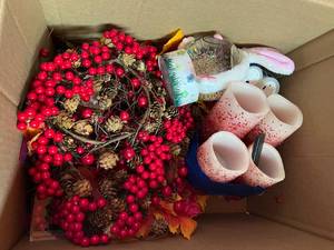lot 170 image: Lot of Christmas Decorations