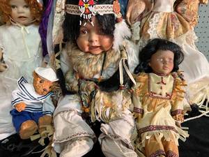 lot 168 image: Porcelain Dolls Josephina Collection, Franklin Mint Cathan Collection