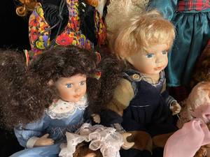 lot 166 image: Lot of Porcelain Dolls Seymour Mann, Heritage Mint, Collectors Choice & More