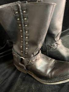 lot 145 image: Harley Davidson Boots and Schampo Neck Warmer