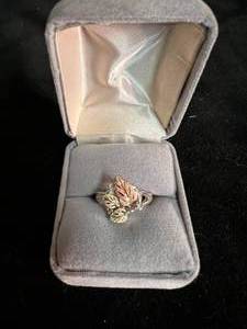 lot 149 image: 10k Black Hill Gold Ring