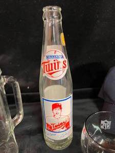 lot 137 image: Twins and Viking Sports Memorabilia