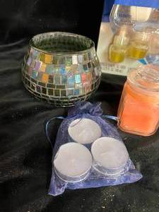lot 102 image: Candle and Scent Bundle