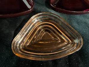 lot 106 image: 8 Colored Manhattan Anchor Hocking Triangle Dishes