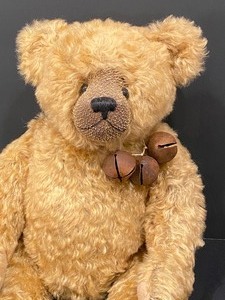 lot 95 image: Artisan Mohair Bear by Karens Treasures Christopher