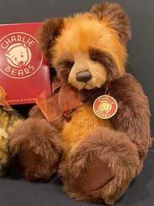 lot 82 image: Charlie Bear Ashton & Charlie Bear Anniversary Anna
