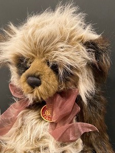 lot 84 image: Charlie Bear Duffy