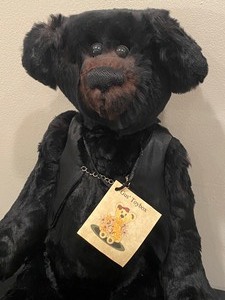 lot 39 image: Gus Toy Box Seal Fur Teddybear named Frederick