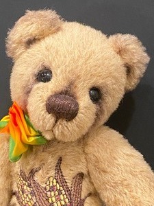 lot 36 image: Handcrafted Mohair Teddybear by DiBears