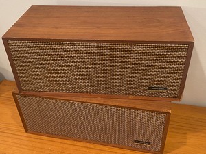 lot 22 image: Pair of Vintage Realistic Solo-4 Speakers