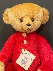 lot 28 image: Bear Sence Handcrafted Teddybear by Steve Schutt- Beddie Bye Teddy