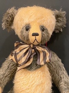 lot 27 image: Bear-S- Ence Handcrafted Teddybear by Steve Schutt Panda