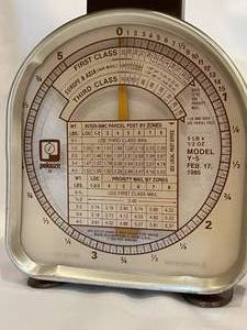 lot 190 image: Vintage Pelouze Mail Scale