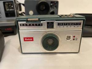 lot 194 image: Vintage Cameras