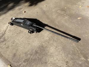 lot 239 image: Sears 5000 Pound Hydraulic Floor Jack