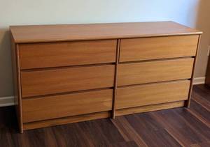 lot 12 image: Vintage Low Six Drawer Dresser
