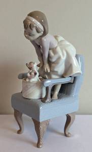lot 46 image: Lladro Purr-fect Friends Porcelain Figurine