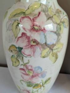lot 49 image: Pair of Pretty Painted Floral Vases