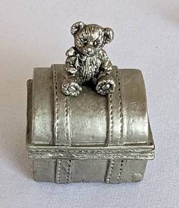 lot 58 image: Pewter Boyds Bears Trinket Box and Sterling Necklace and Charm
