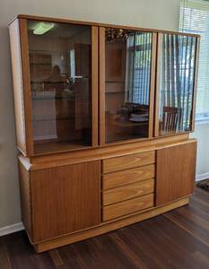 lot 1 image: Vintage Teak Display CabinetHutch