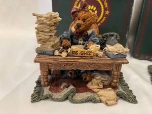 lot 258 image: 3 Boyds Bears And Friends Figurines