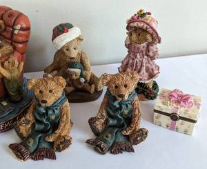 lot 70 image: Assorted Boyds Bears Figurines