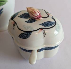 lot 77 image: Vintage Painted Asian Dishes and Vases