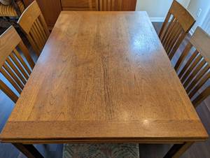 lot 15 image: Expanding Dining Room Table and Chairs