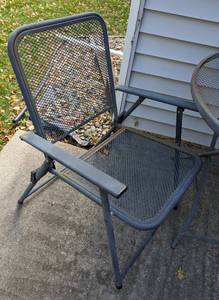 lot 16 image: Folding Metal Patio Set