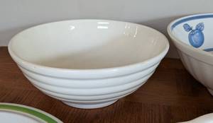 lot 137 image: Assorted Servingware