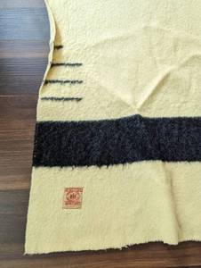 lot 140 image: Hudson Bay Point Wool Blanket