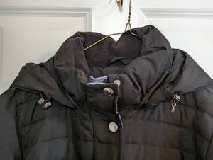 lot 143 image: Lands End Quilted Down Filled Coat